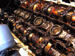 Residue, varnish on the engine after 1 period of use